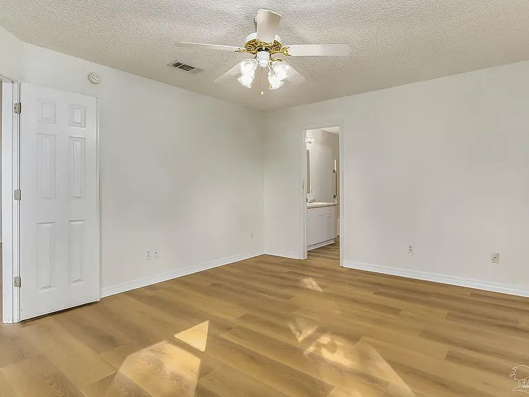 1108 Simpson St — Photo 15