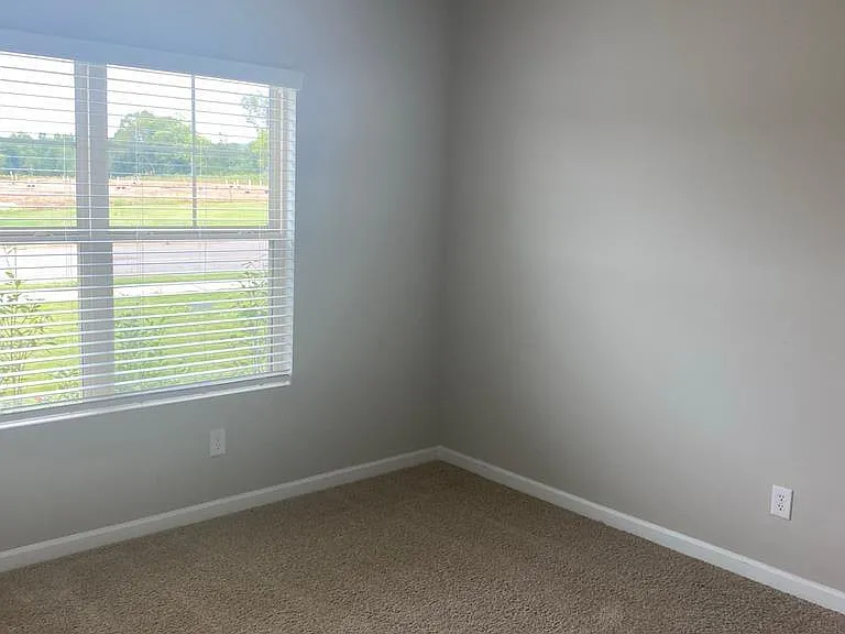 121 Rolling Green Dr — Photo 11