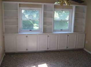 2363 Maplecrest Dr, Waterford, MI 48327