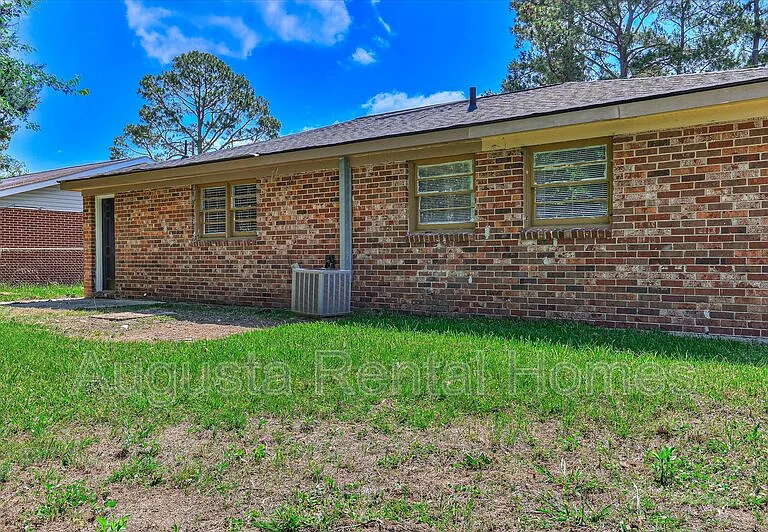 329 E View Dr — Photo 30