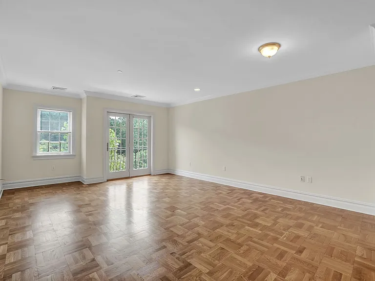 Scarsdale Commons — Photo 46