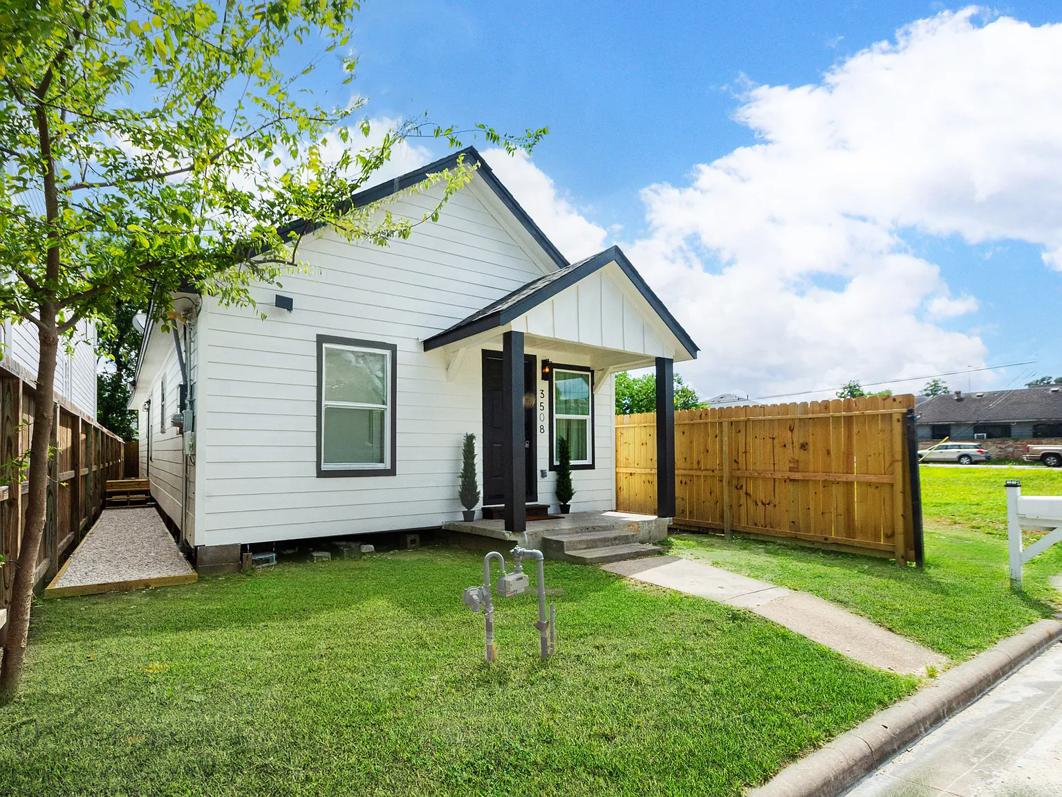 3 bed, 1350 sqft, $2,679 — Photo 1
