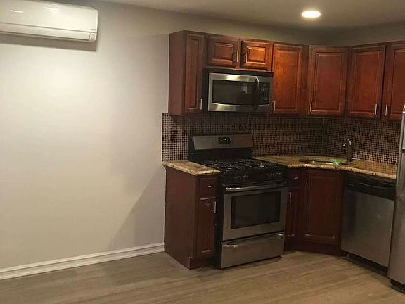 3rd image of 455 Van Buren St #1L