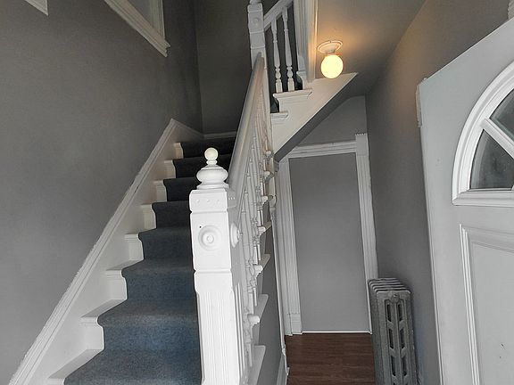 2nd image of 805 1/2 Adams St #2