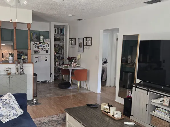 2702 57th St S, Gulfport, FL 33707