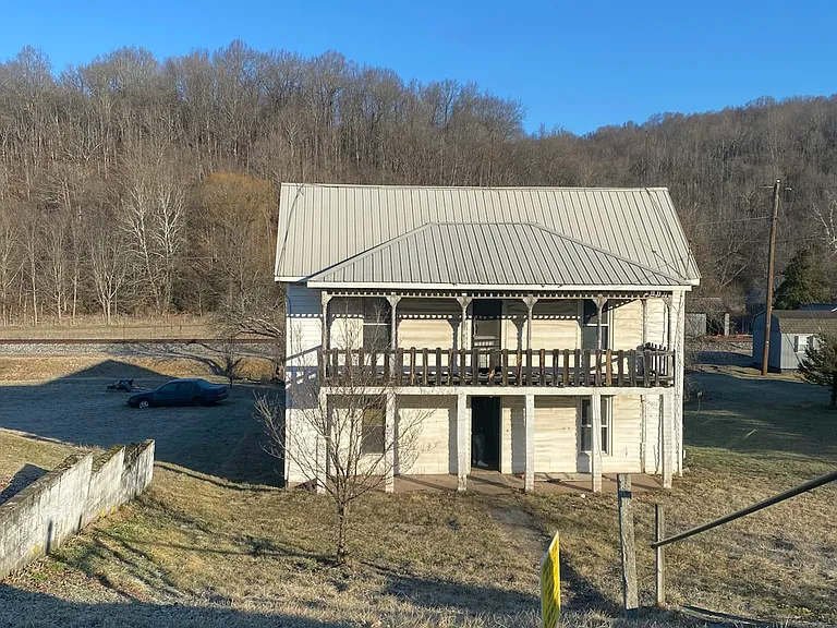 5703 Lee Hwy — Photo 1