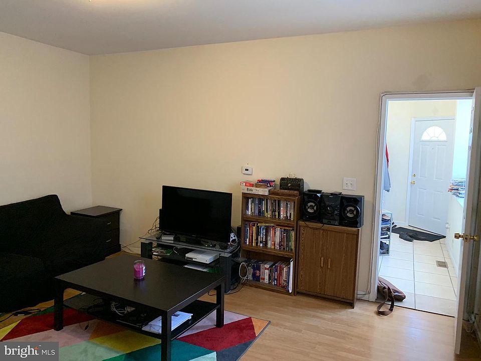 1st image of 353 W Queen Ln #1