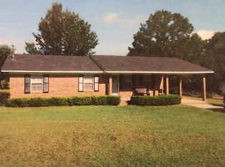 110 Queen Dr, Glennville, GA 30427