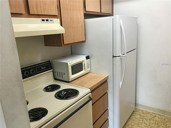 3rd image of 3806 N Oak Dr Unit V82