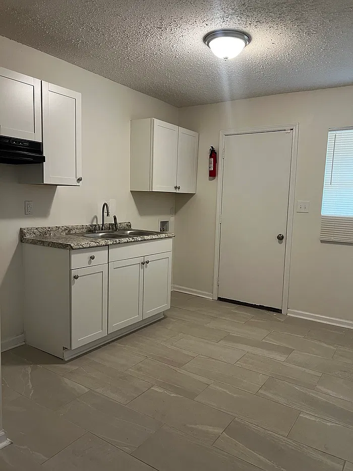 2 bed, 1.0 bath, 800 sqft, $1,100 — Photo 3