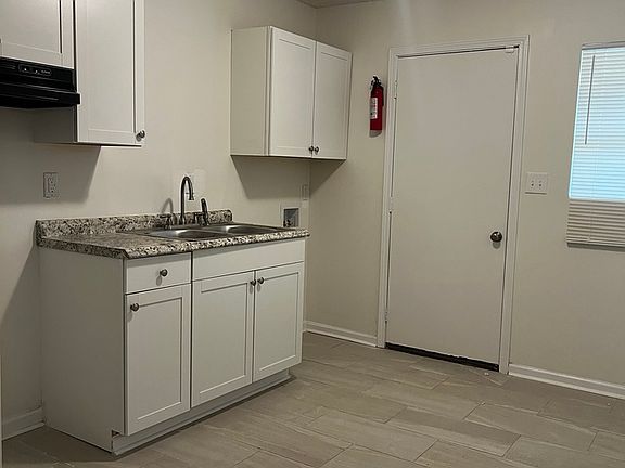 3rd image of 2947 Carnes Ave