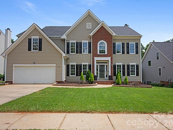 2nd image of 5005 Chestnut Knoll Ln