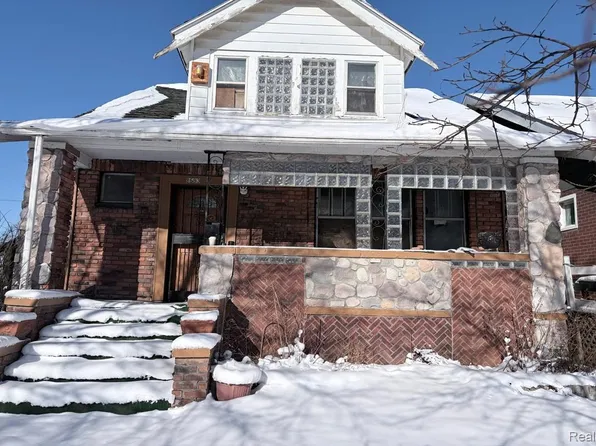 8693 Woodlawn St, Detroit, MI 48213