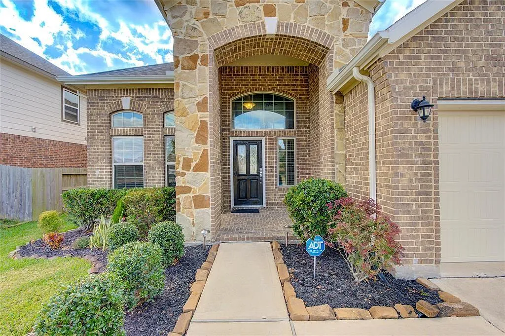 4 bed, 3.5 bath, 2811 sqft, $2,750 — Photo 3