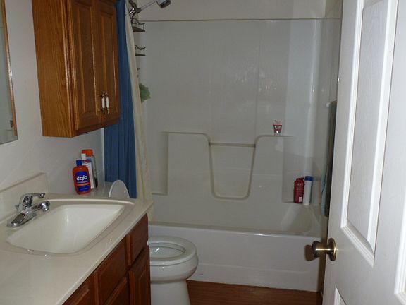 5th image of 418 W 2nd St