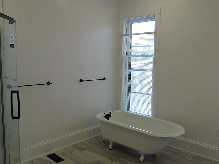 637 Wealthy St SE — Photo 29