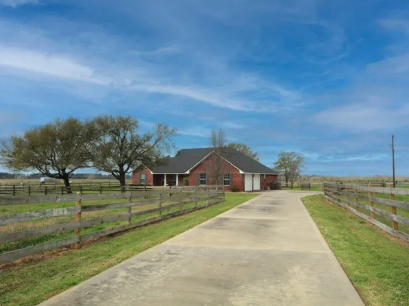 37453 Betka Rd, Hempstead, TX 77445