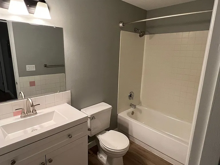 Eagle Court Apartments — Photo 34