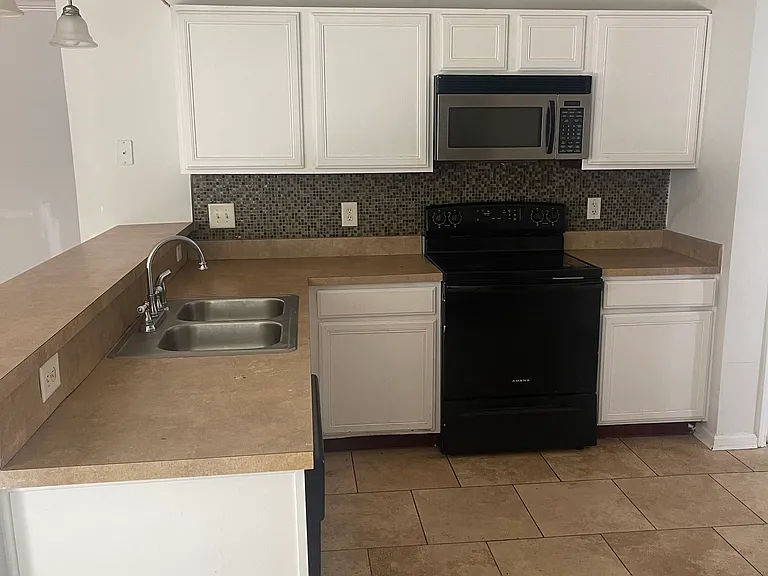 4705 Rockland Trl — Photo 4