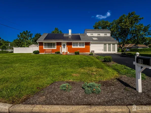 19 Rebecca Pl, Piscataway, NJ 08854
