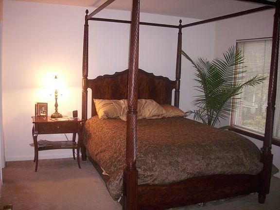 2nd image of 943 Pleasant St APT 4C