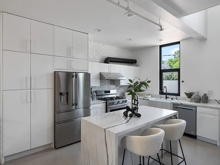 1037 N Laurel Ave #19C — Photo 55