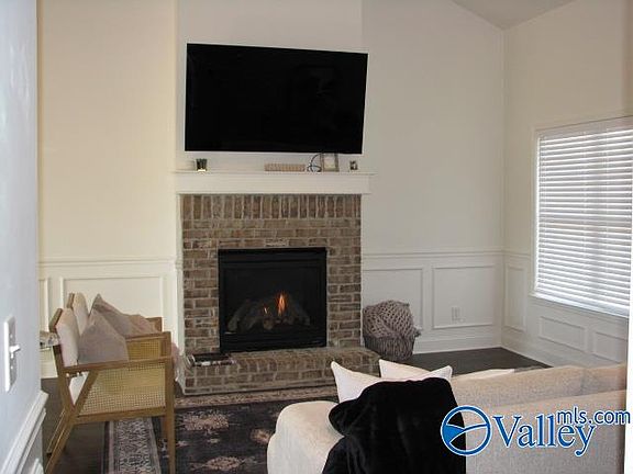 3rd image of 7040 Camrose Ln