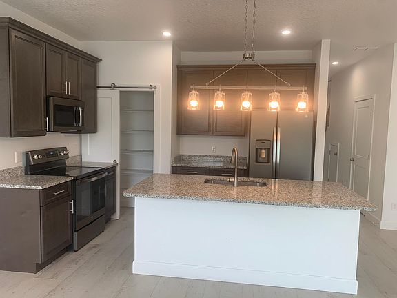 2nd image of 359 Weimar Way
