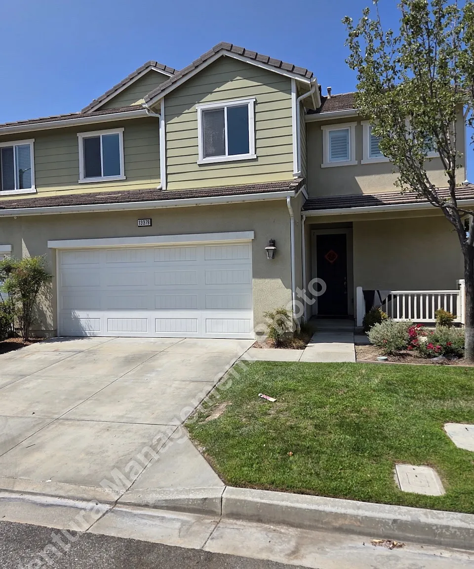 4 bed, 2.5 bath, 1971 sqft, $4,100 — Photo 2
