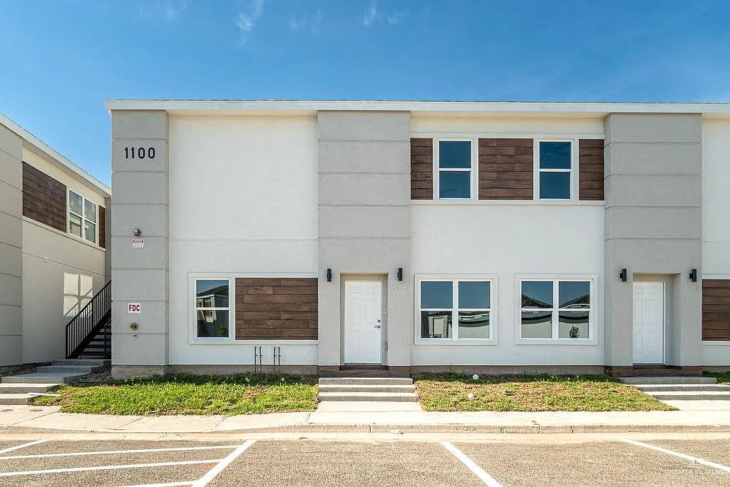 Building Photo - 901 Yuma Ave