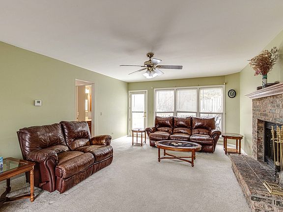 4th image of 39556 N Bishop Ct