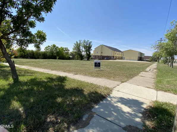 413 Main St N, Parshall, ND 58770