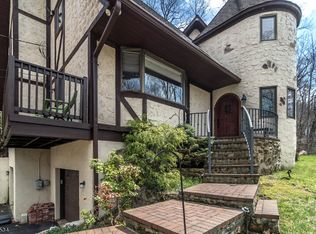 37 River Rd, Flanders, NJ 07836