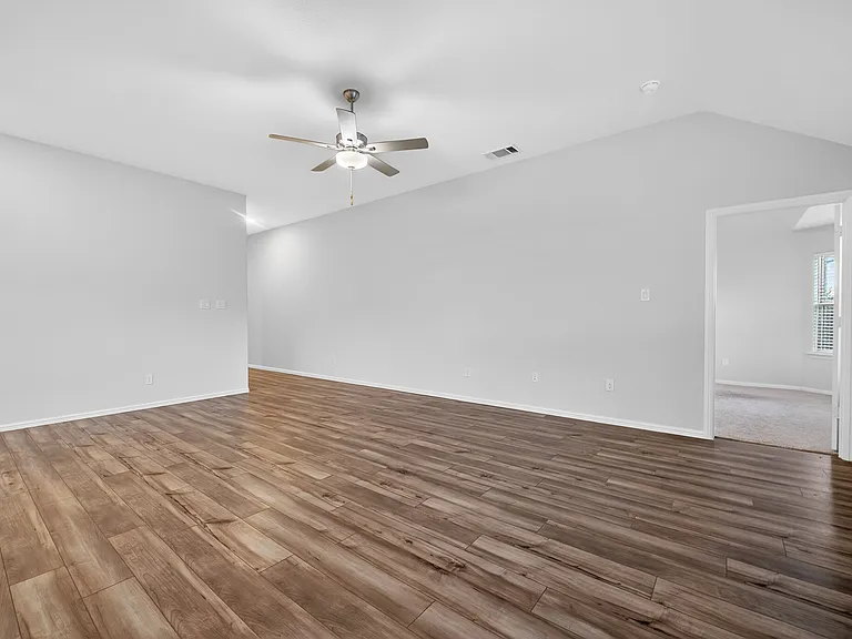 2704 Rambling Rd — Photo 15