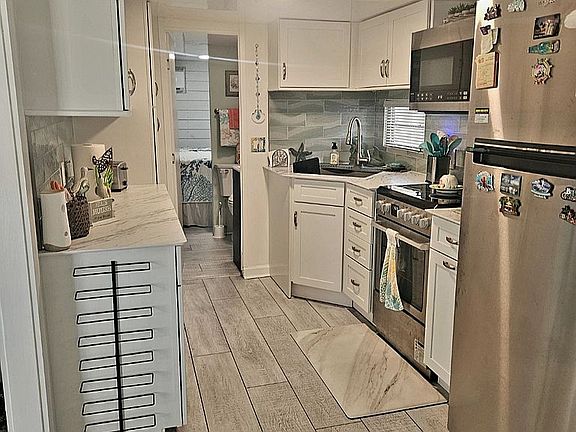 4th image of 222 Bayo St