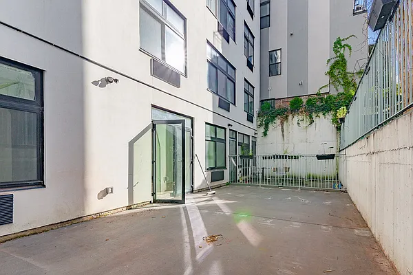 Rented by MySpaceNYC | media 27