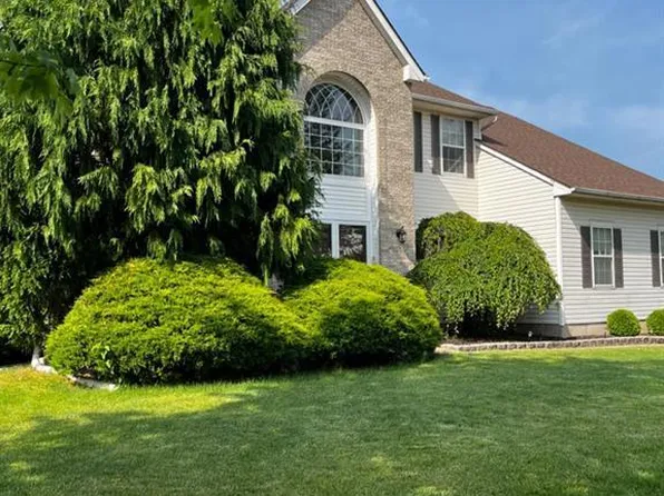 8 Hageman Rd, Somerset, NJ 08873