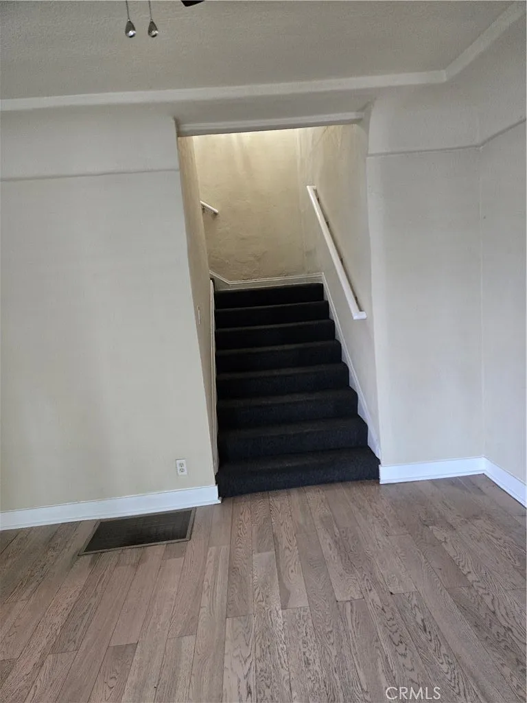 3 bed, 2.5 bath, 3000 sqft, $4,500 — Photo 2