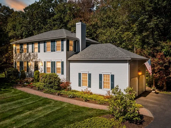 12 Jasmine Rd, Medway, MA 02053