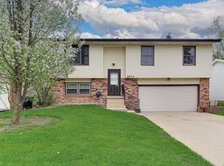 2411 Rainbow Ave, Bloomington, IL