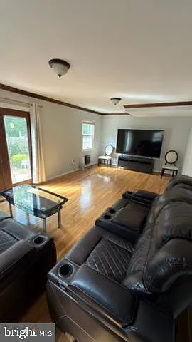 7458 Colton Ln — Photo 8