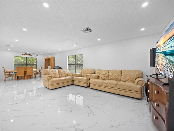 4th image of 2340 Fairmont Avenue