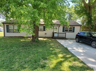 8217 Pence Rd, Pleasant Valley, MO 64068