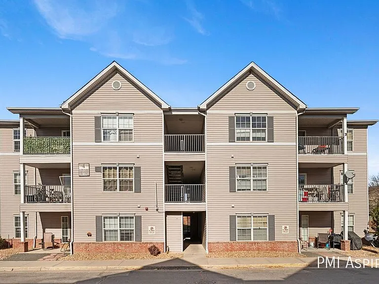 1221 Wren Ct #4-203 — Photo 1
