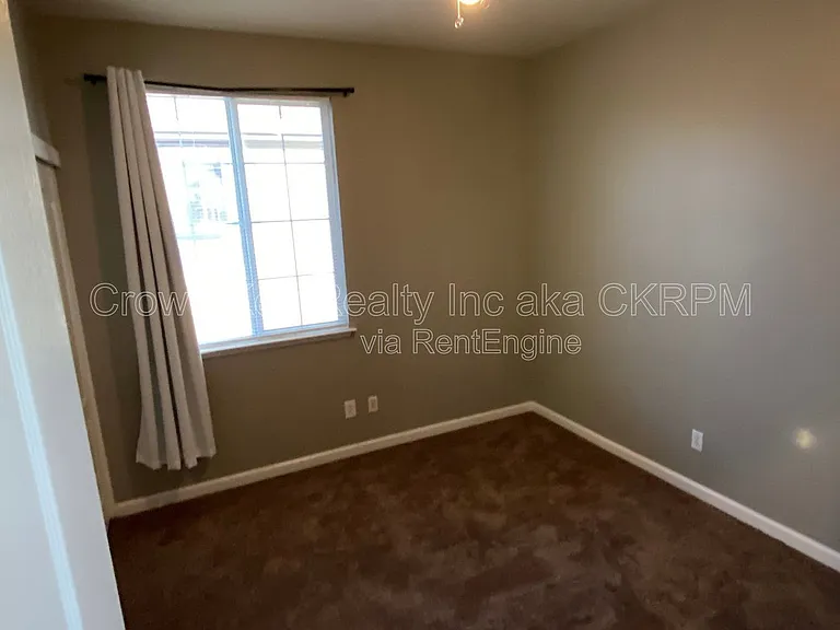 352 Goodall Dr — Photo 21