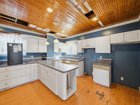 3rd image of 1507 W 9th St