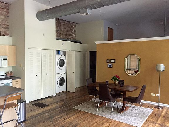 4th image of 2153 W Schiller St APT 1R