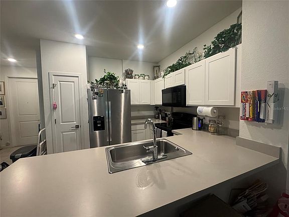 4th image of 176 Bandol St