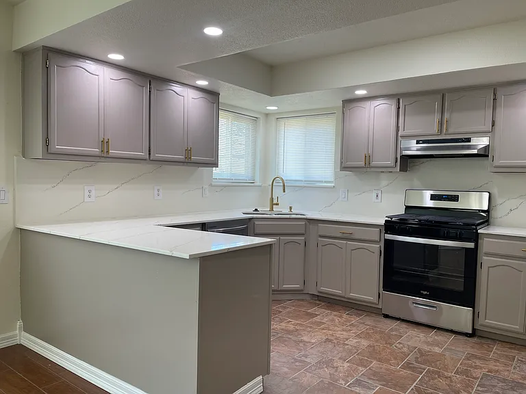 813 E Indianapolis St — Photo 10