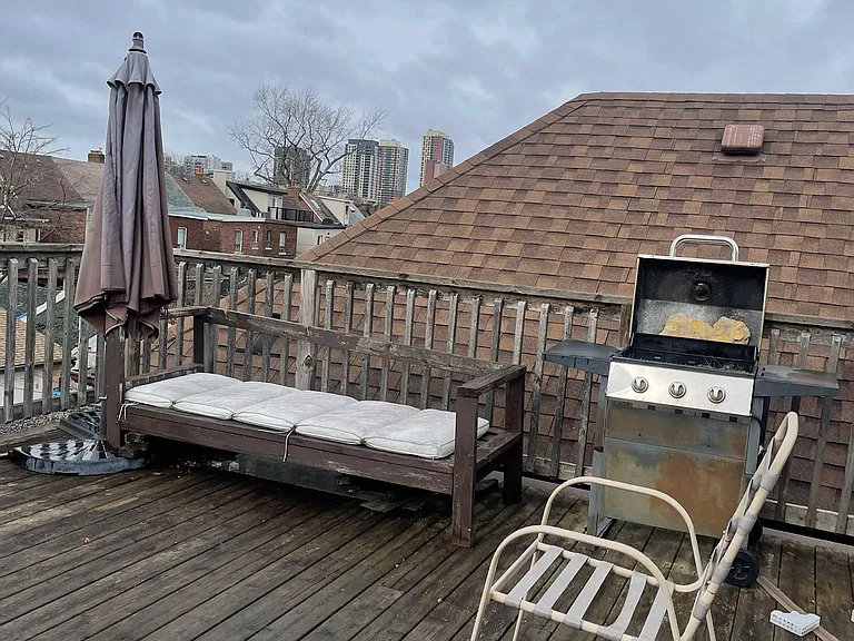 700 Brock Ave — Photo 8